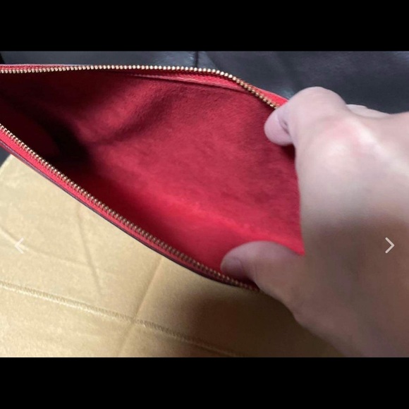 Vintage Louis Vuitton Epi Leather purse - Picture 4 of 5